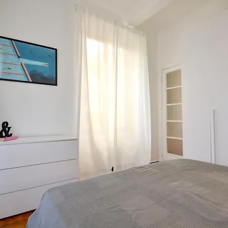 Nemo Flat - Walking To The